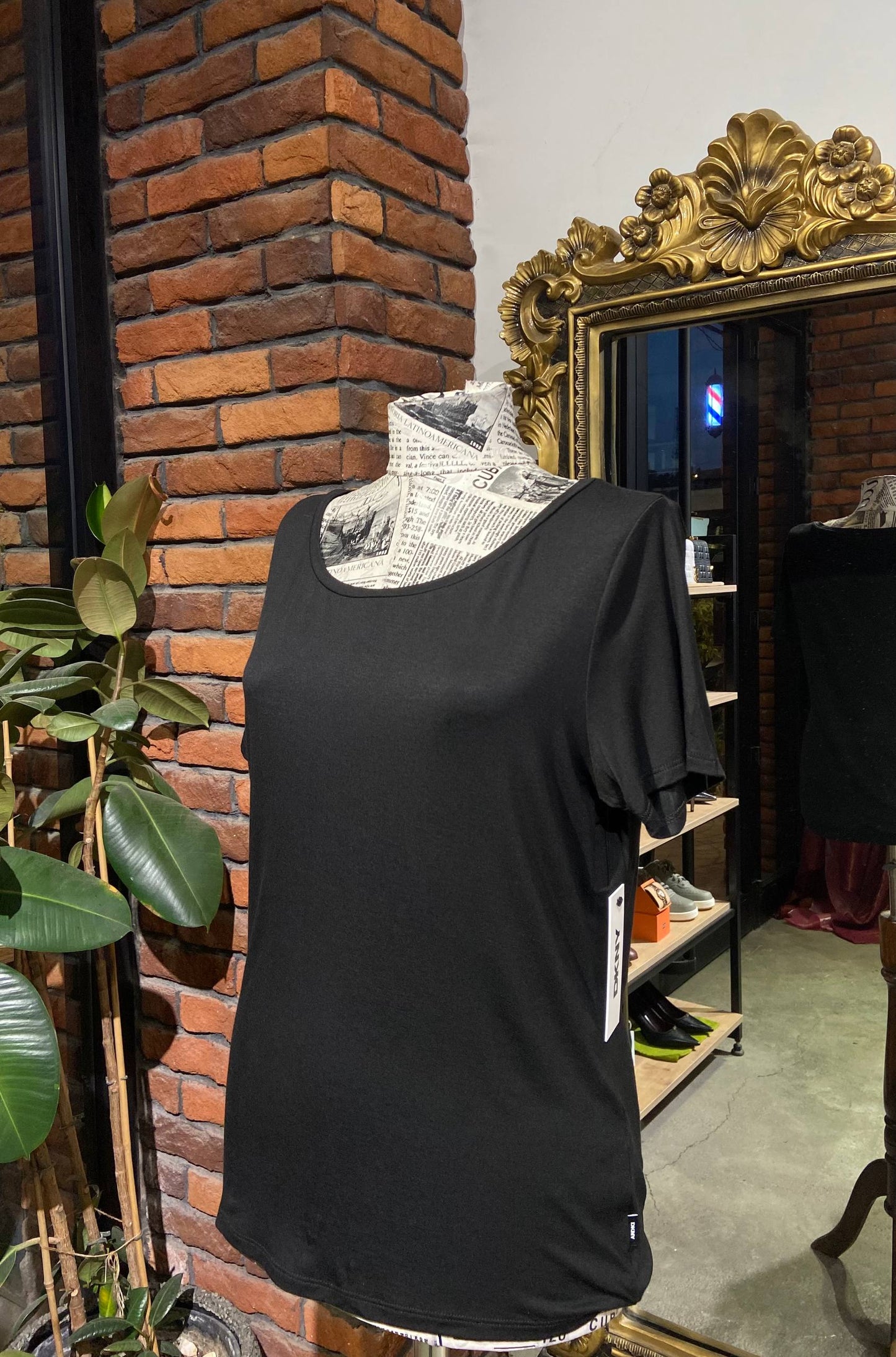 Dkny top size medium