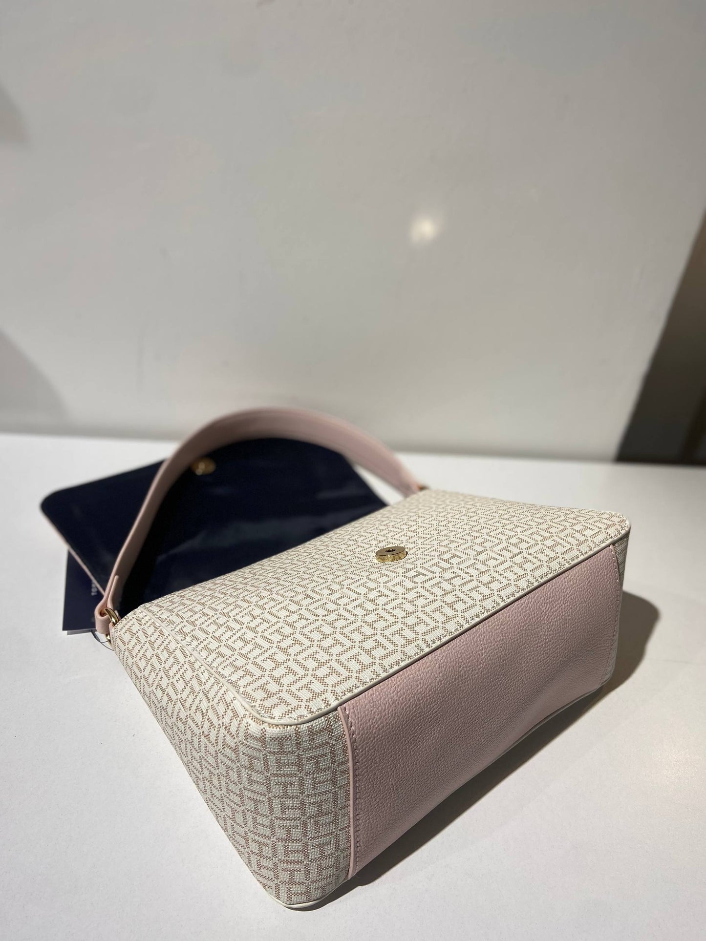 Tommy Hilfiger bag