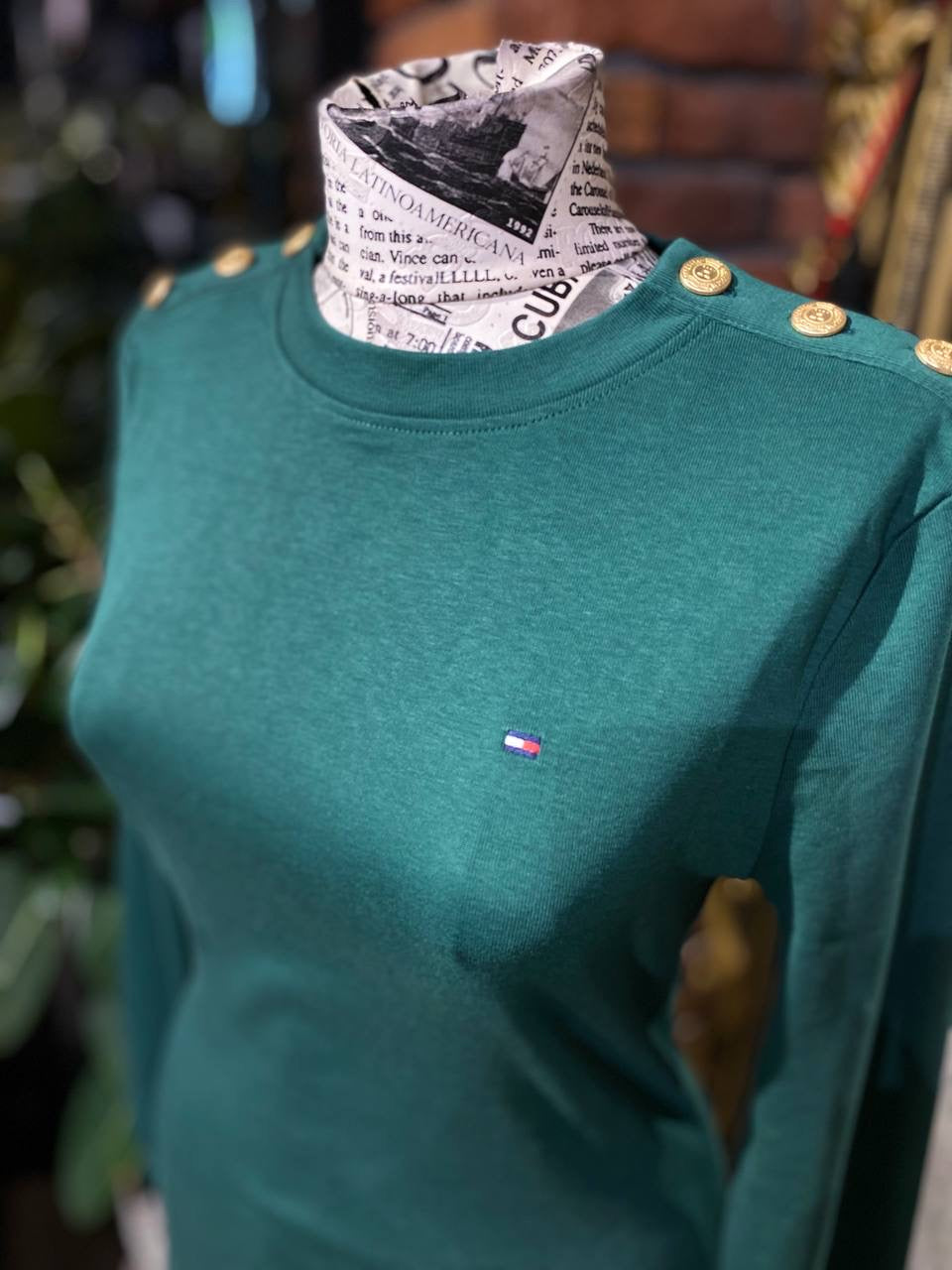 Tommy Hilfiger sweater size small