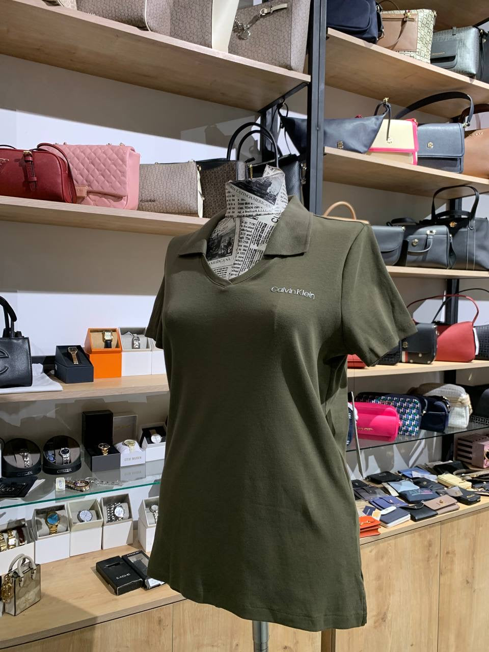 Calvin Klein t-shirt size Small
