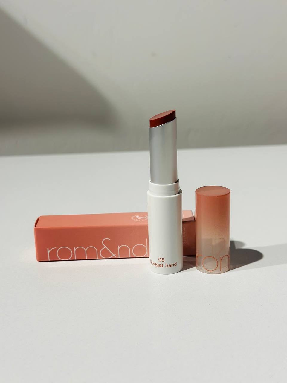 rom&nd Glasting Melting Balm in the shade 05 Nougat Sand