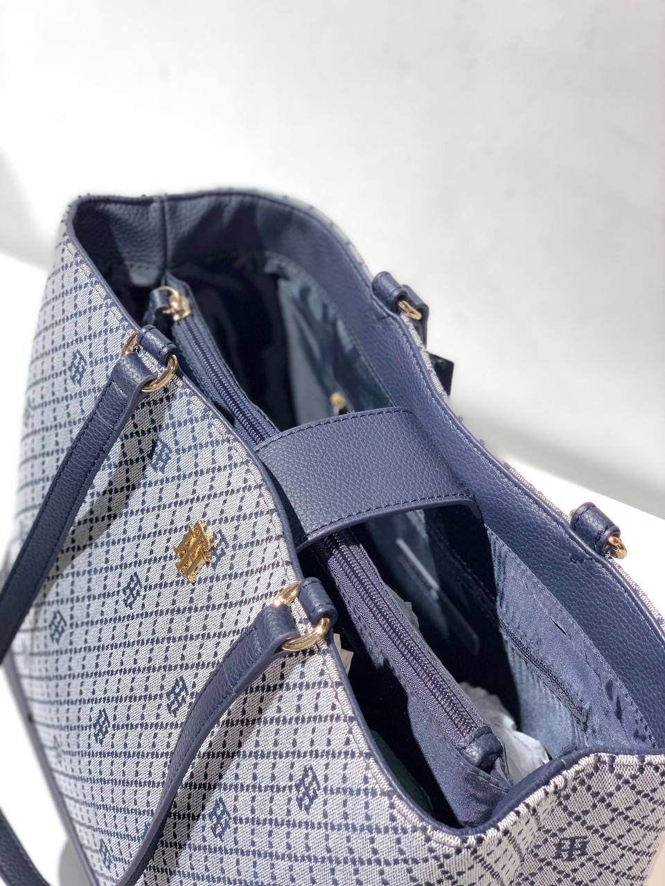 Tommy Hilfiger bag