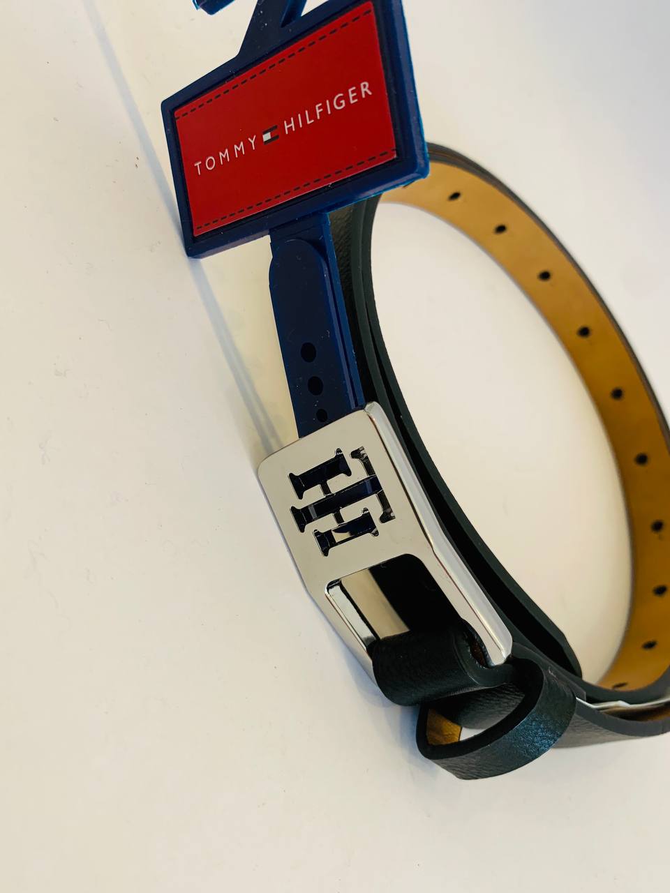 Tommy Hilfiger belt size medium