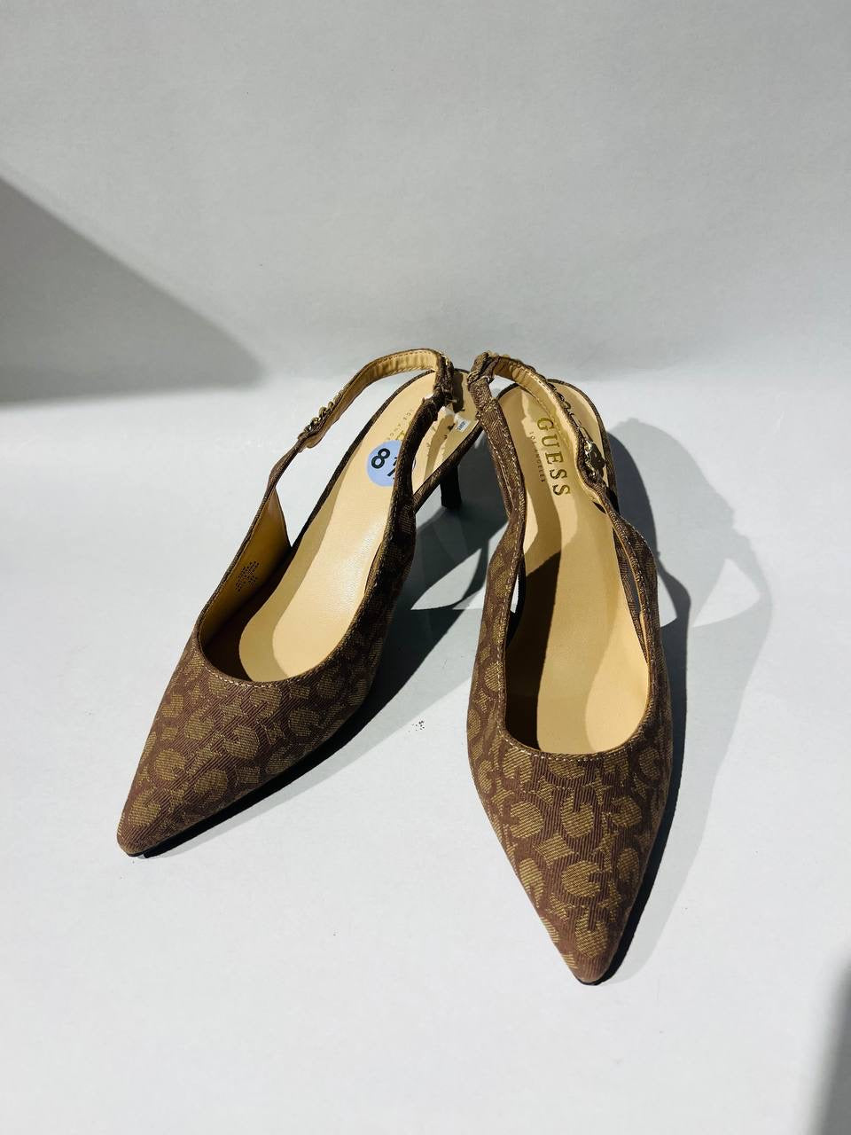 guess shoes size 39