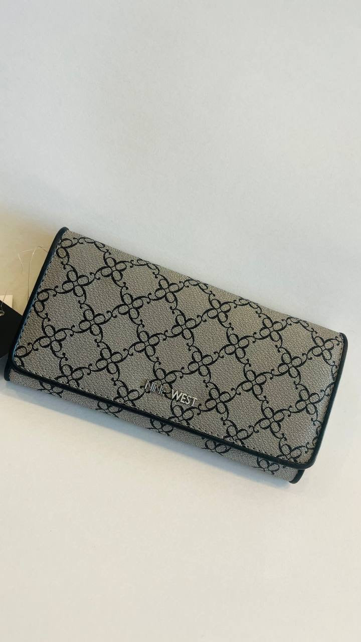 nine west wallet