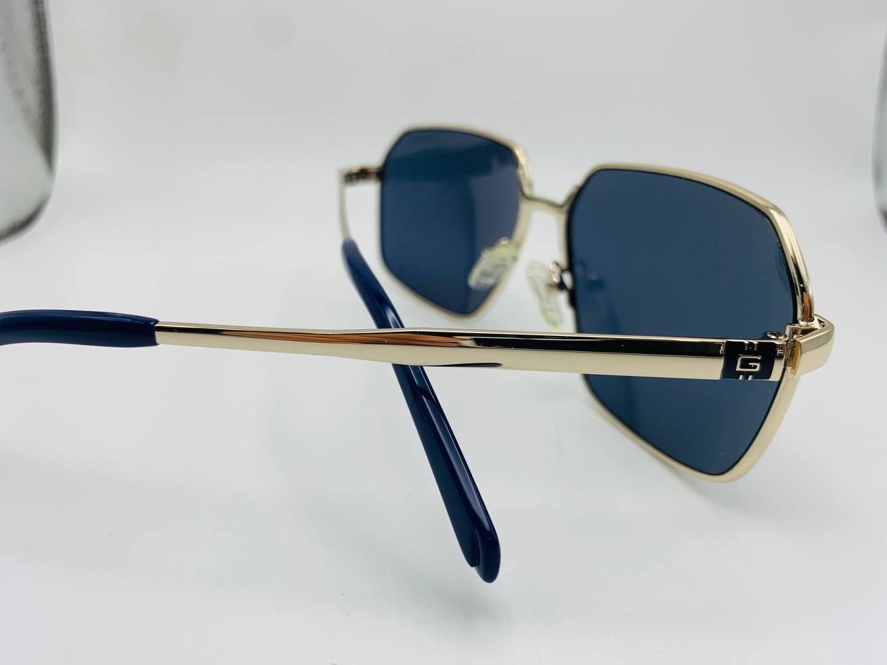 Guess sunglass