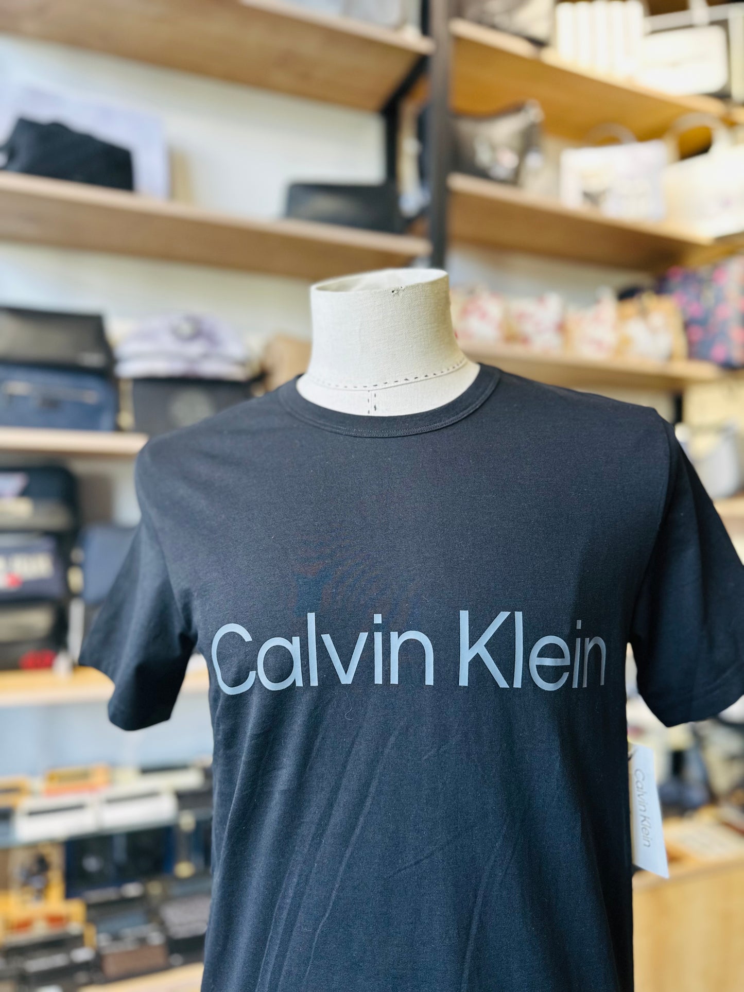 Calvin Klein t-shirt size small