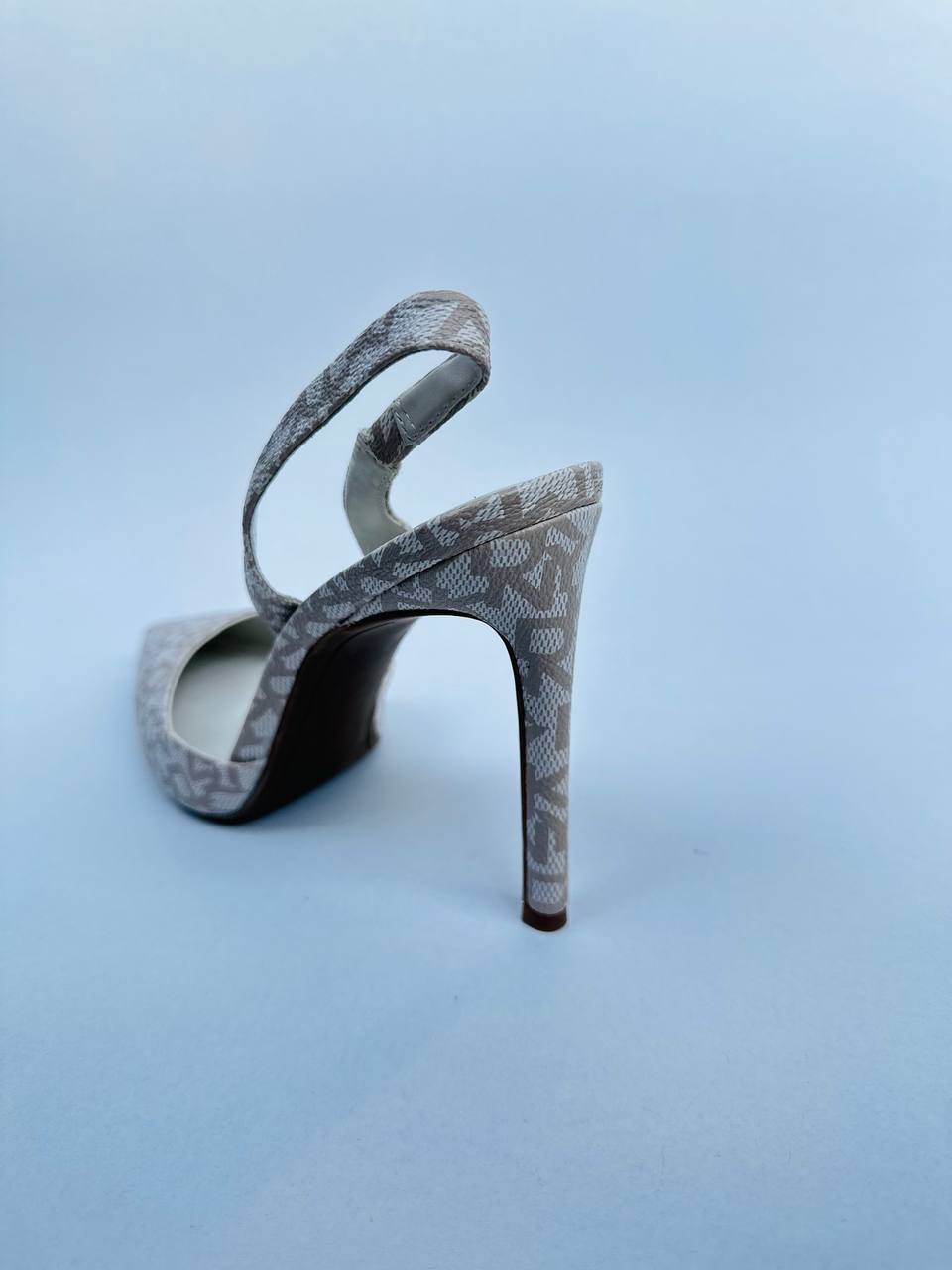 Dkny shoes size 40