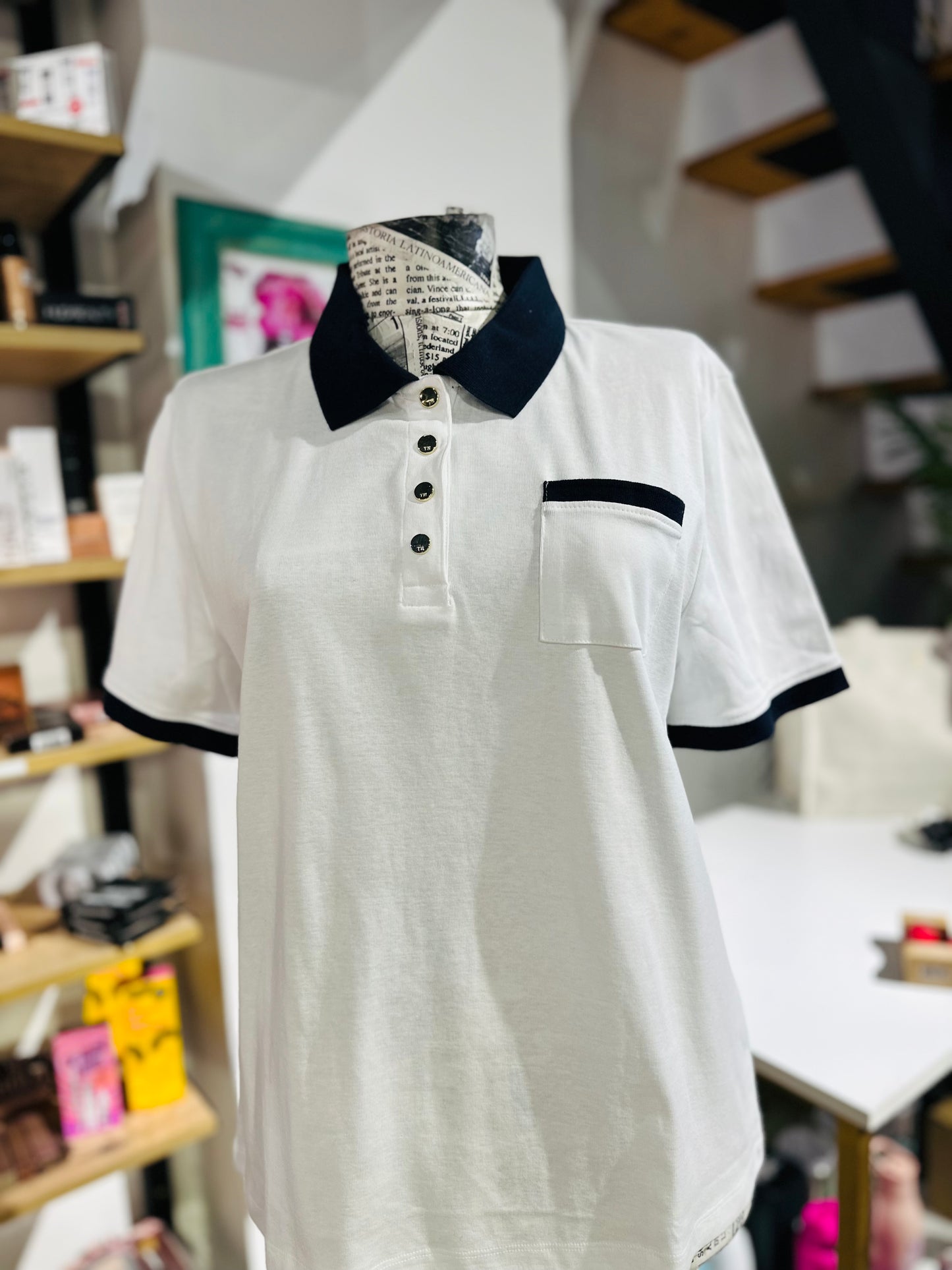 tommy hilfiger t-shirt size large