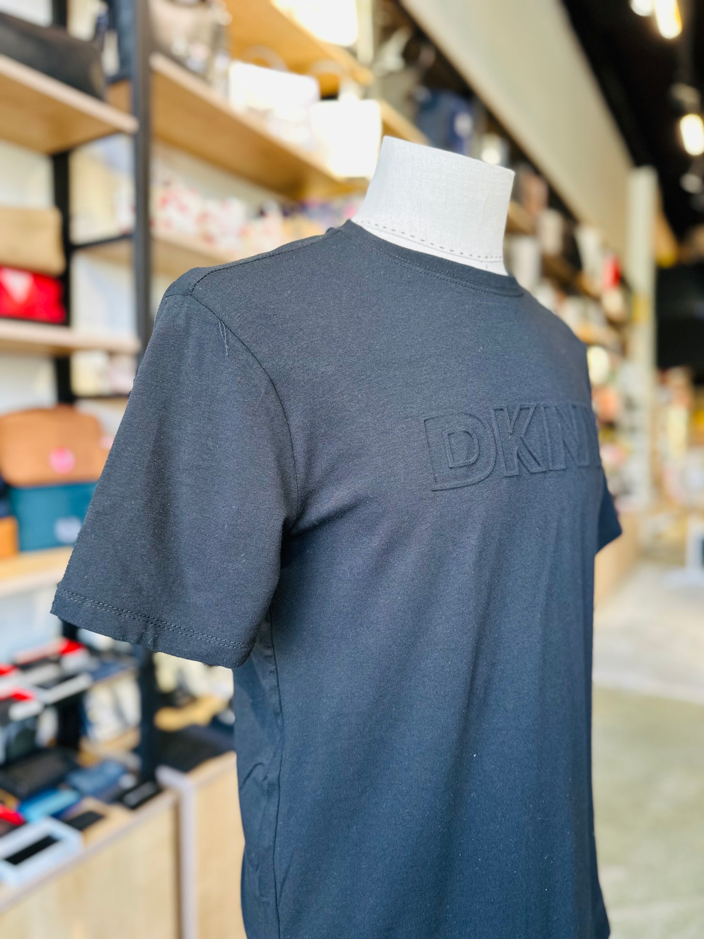 DKNY t-shirt size small