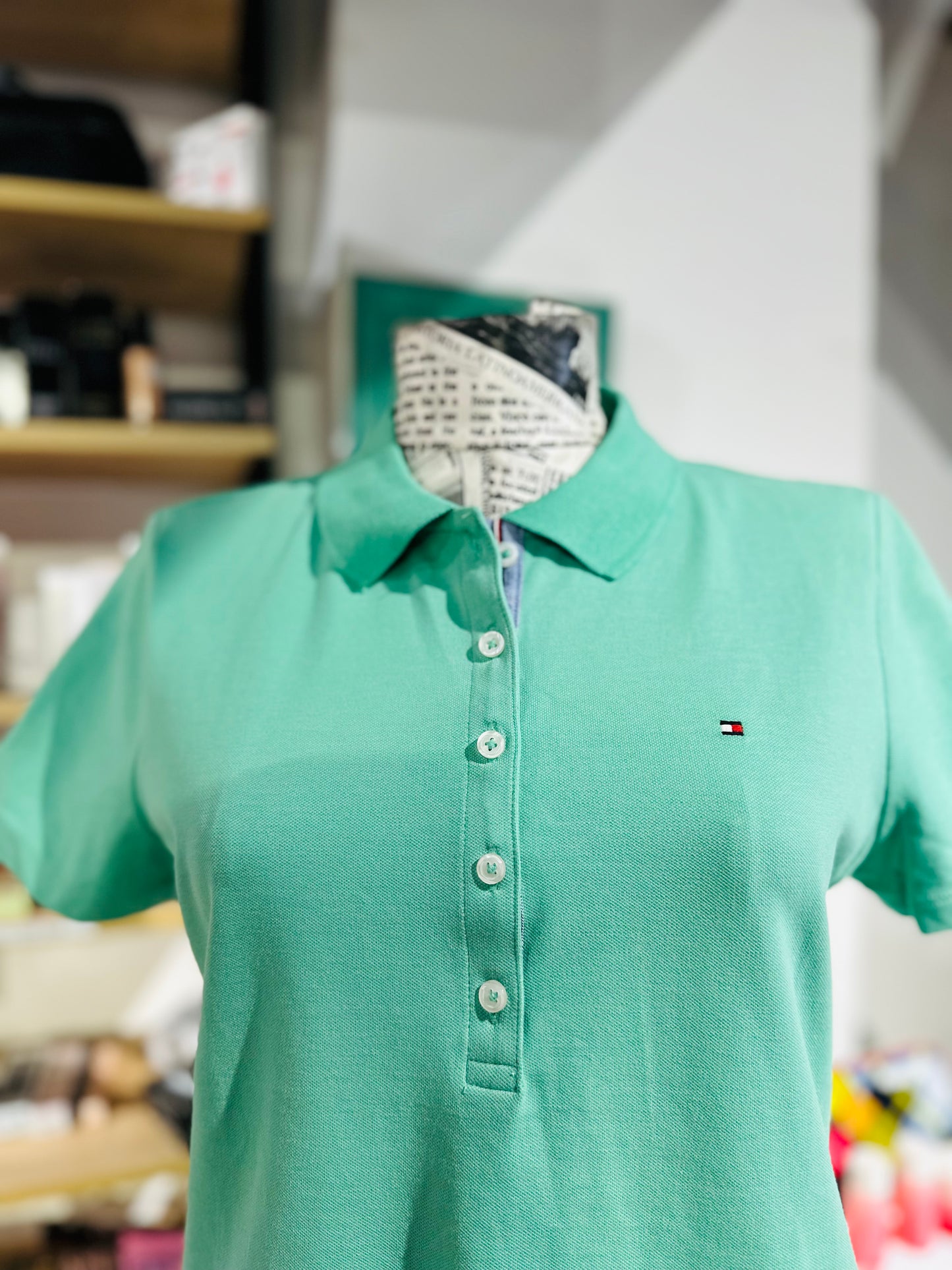 tommy hilfiger t-shirt size small