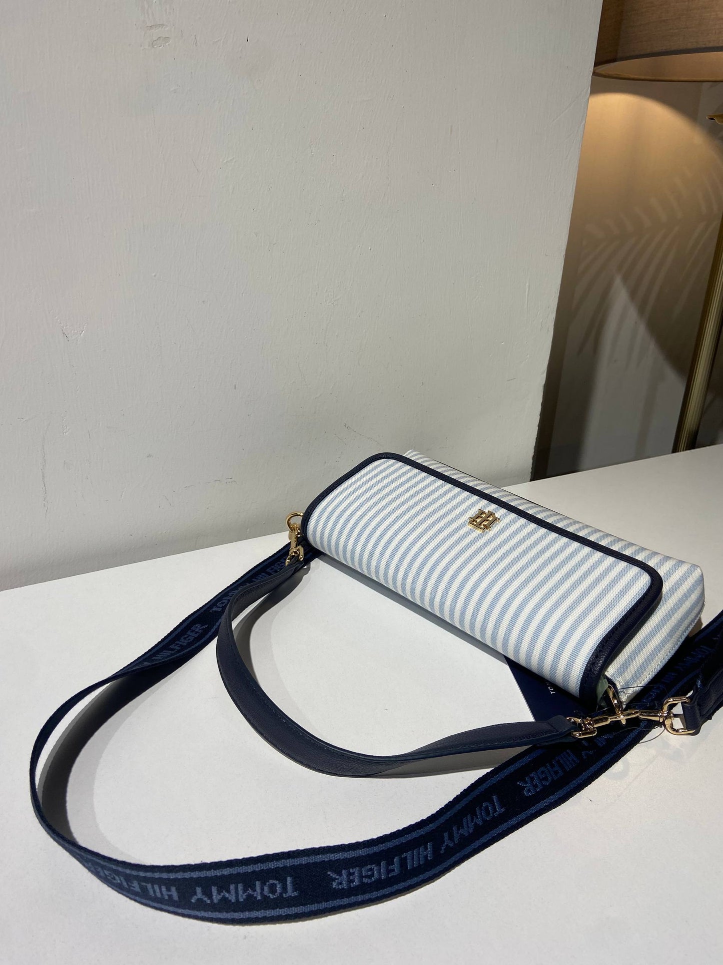 Tommy Hilfiger bag