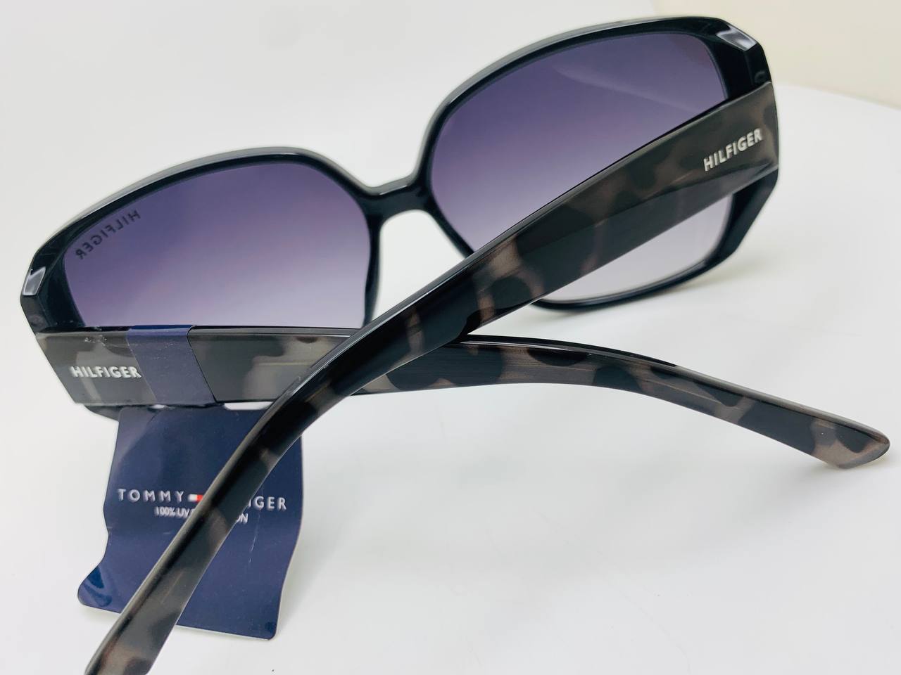 Tommy Hilfiger sunglass