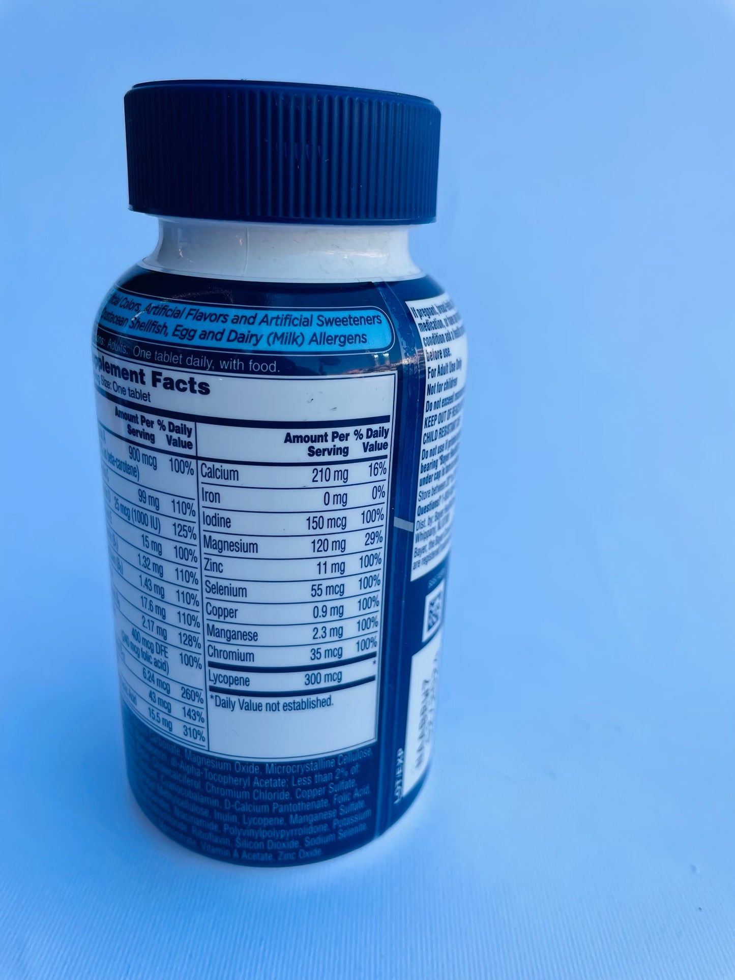 One aday multivitamin tablet for men