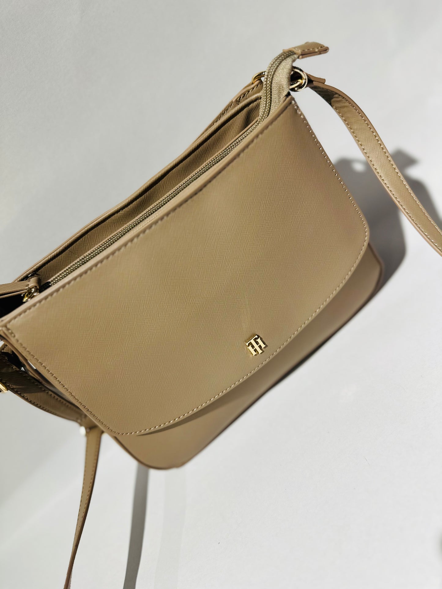 Tommy Hilfiger bag