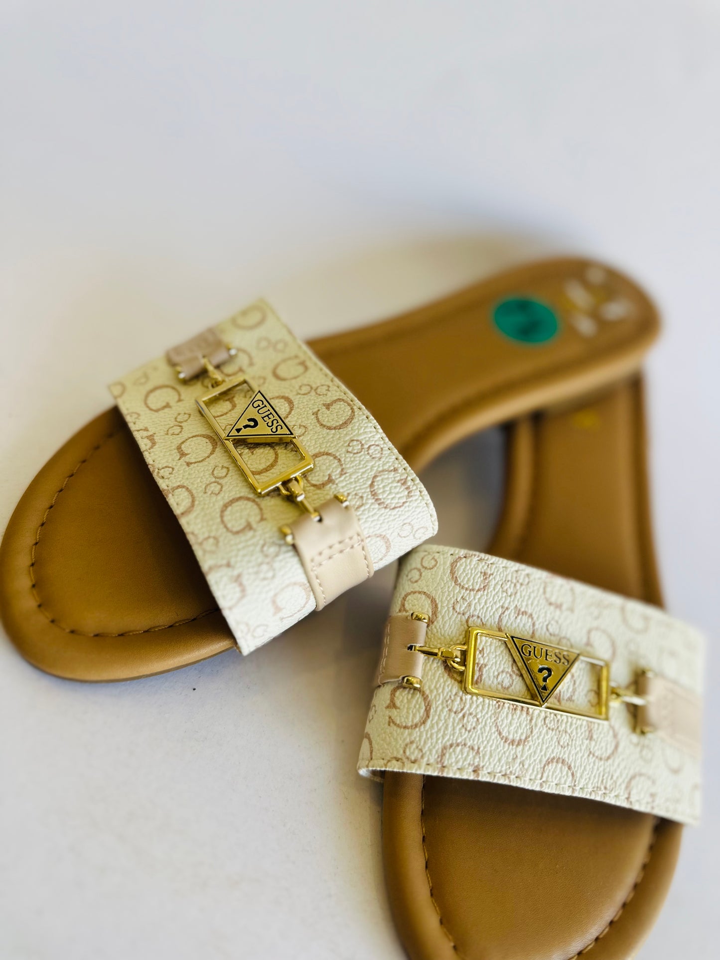 Guess sandal size 38