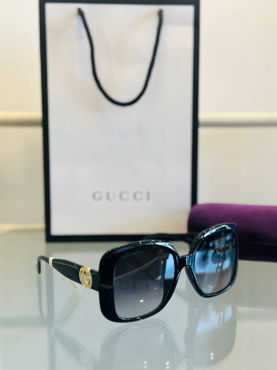Gucci sunglass