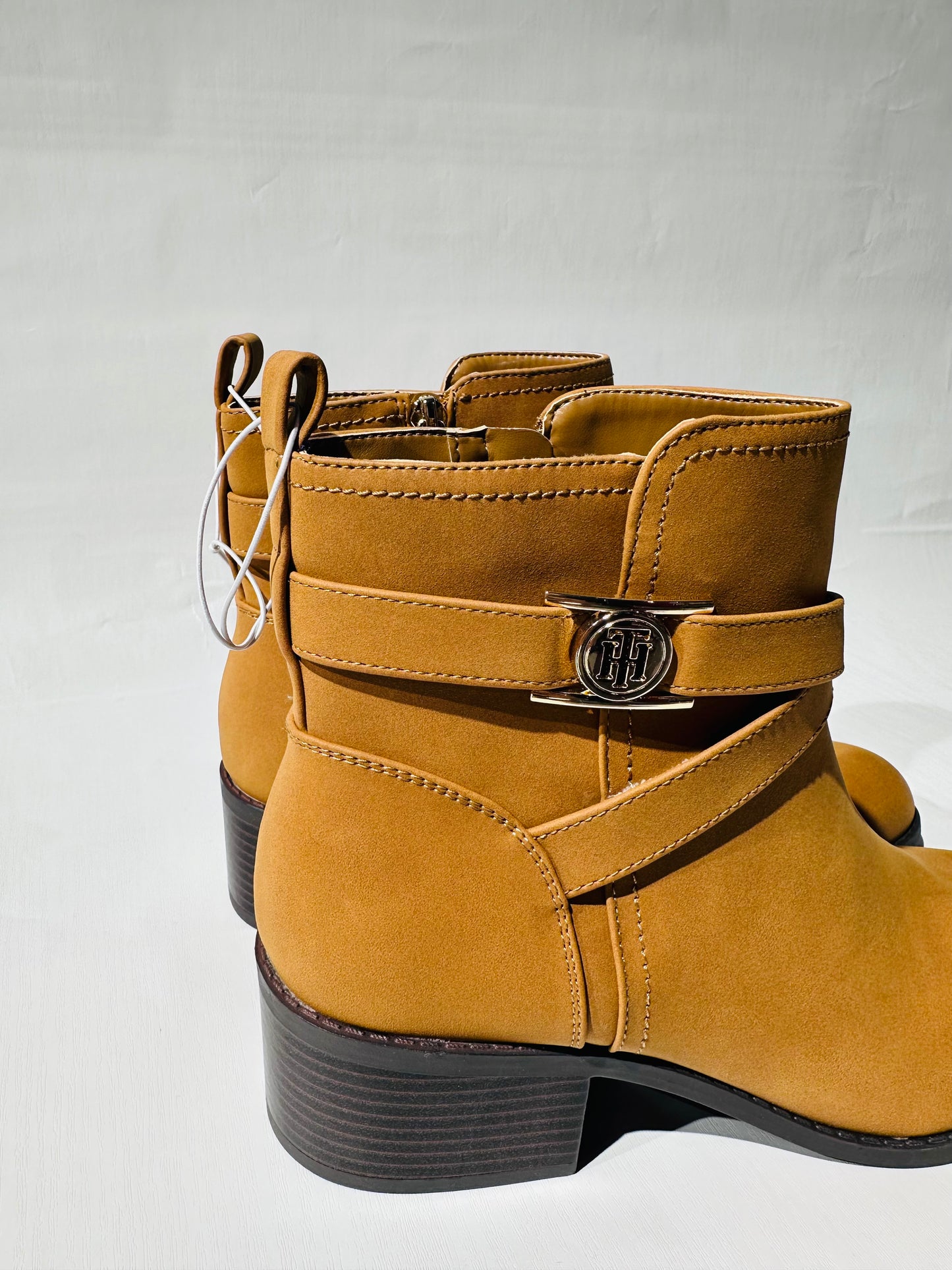 Tommy Hilfiger boot size 9