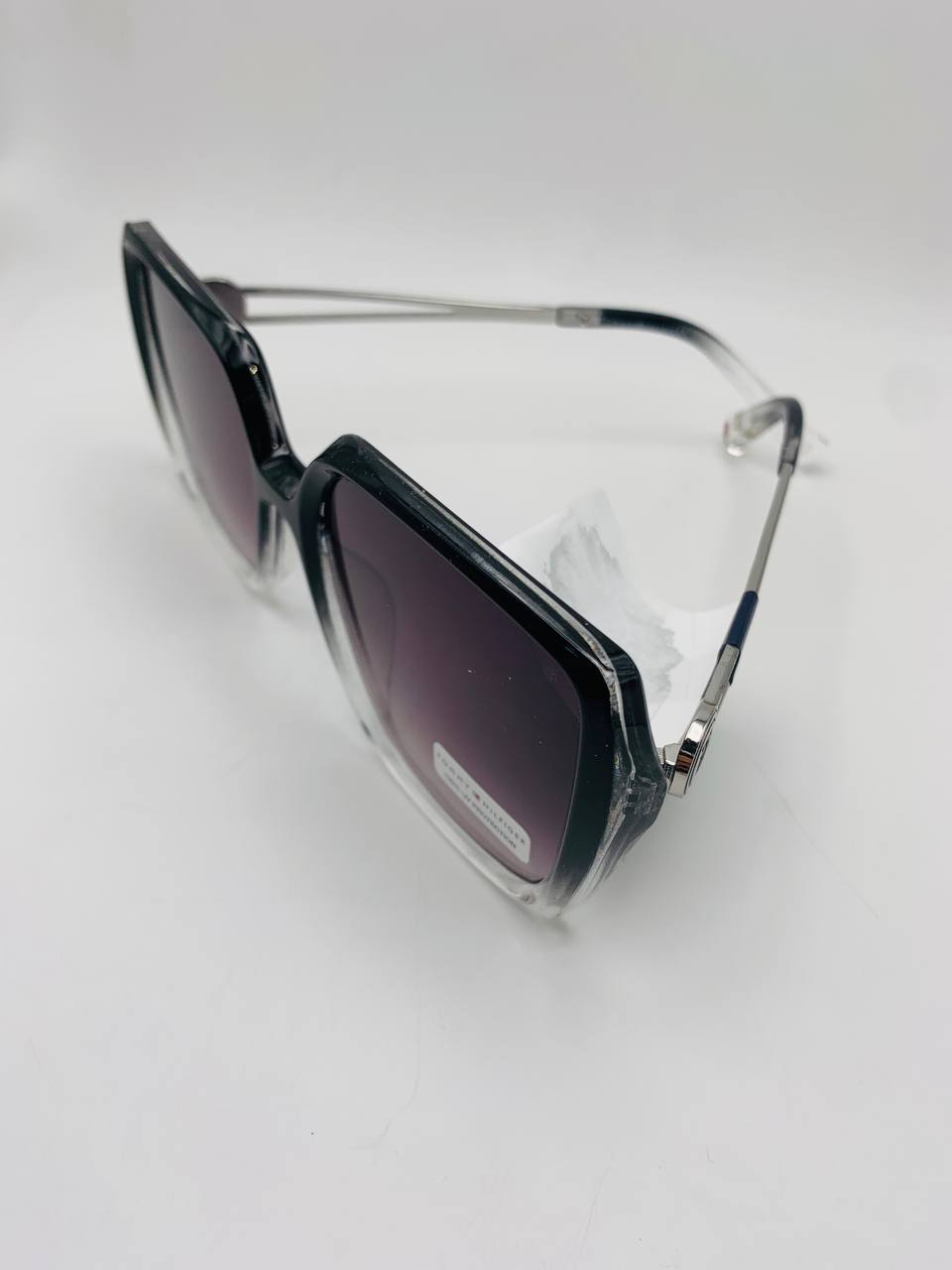 Tommy Hilfiger sunglass