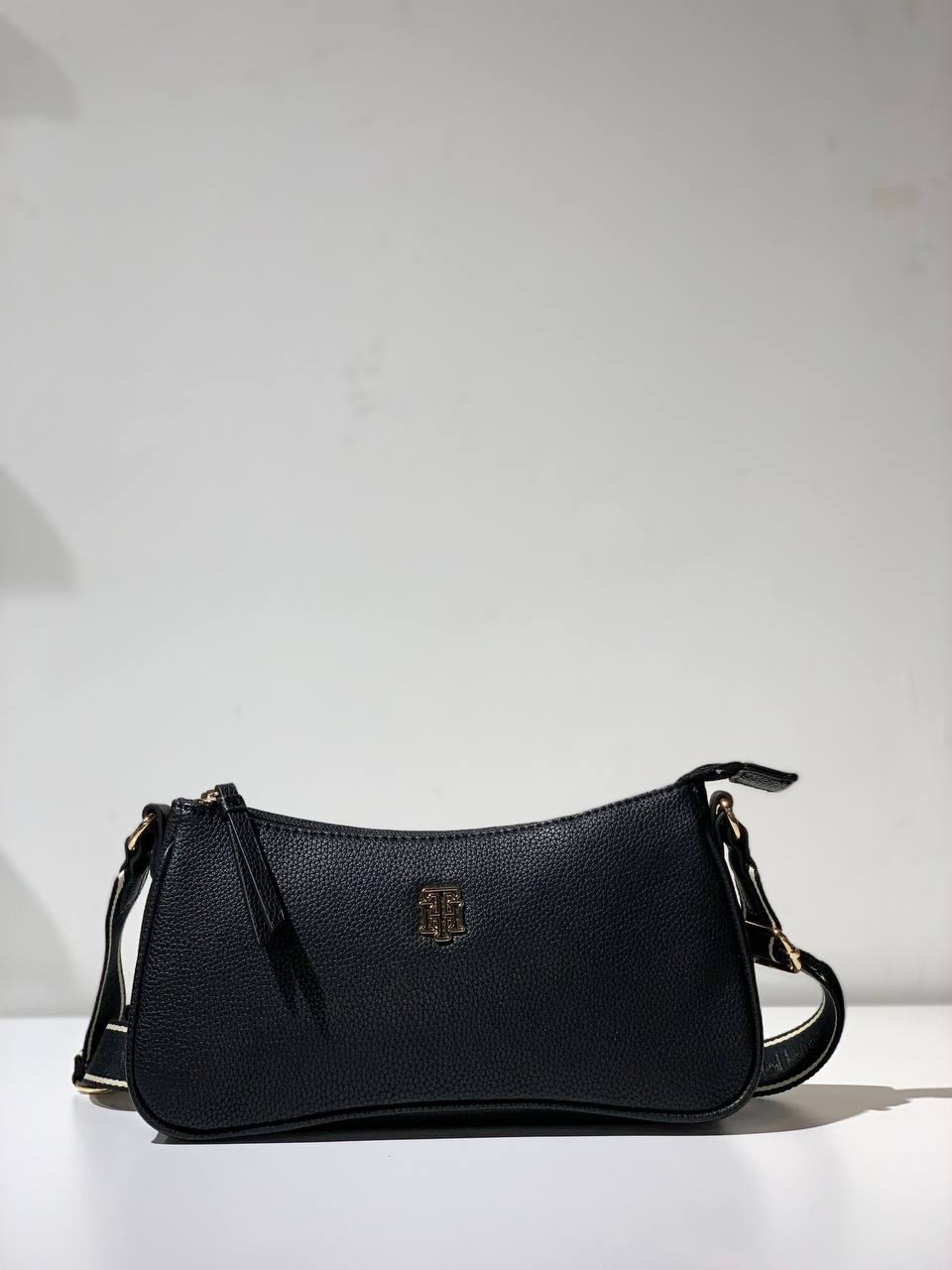 Tommy Hilfiger bag