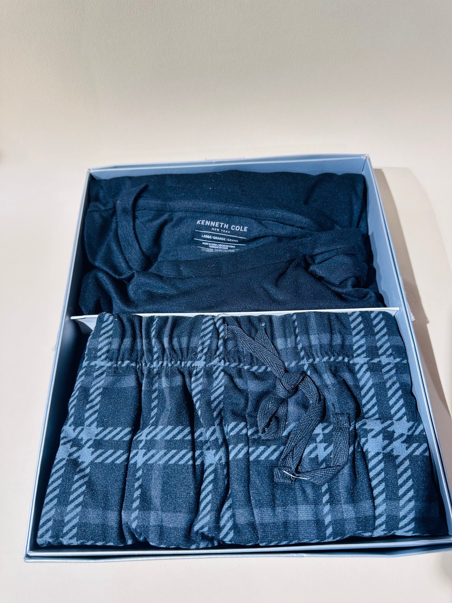 Kenneth cole pajama set size large