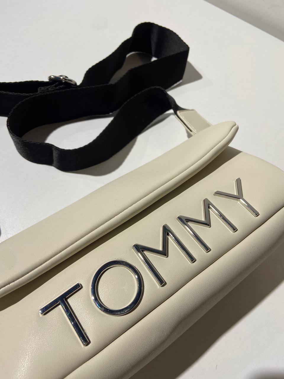 Tommy Hilfiger bag