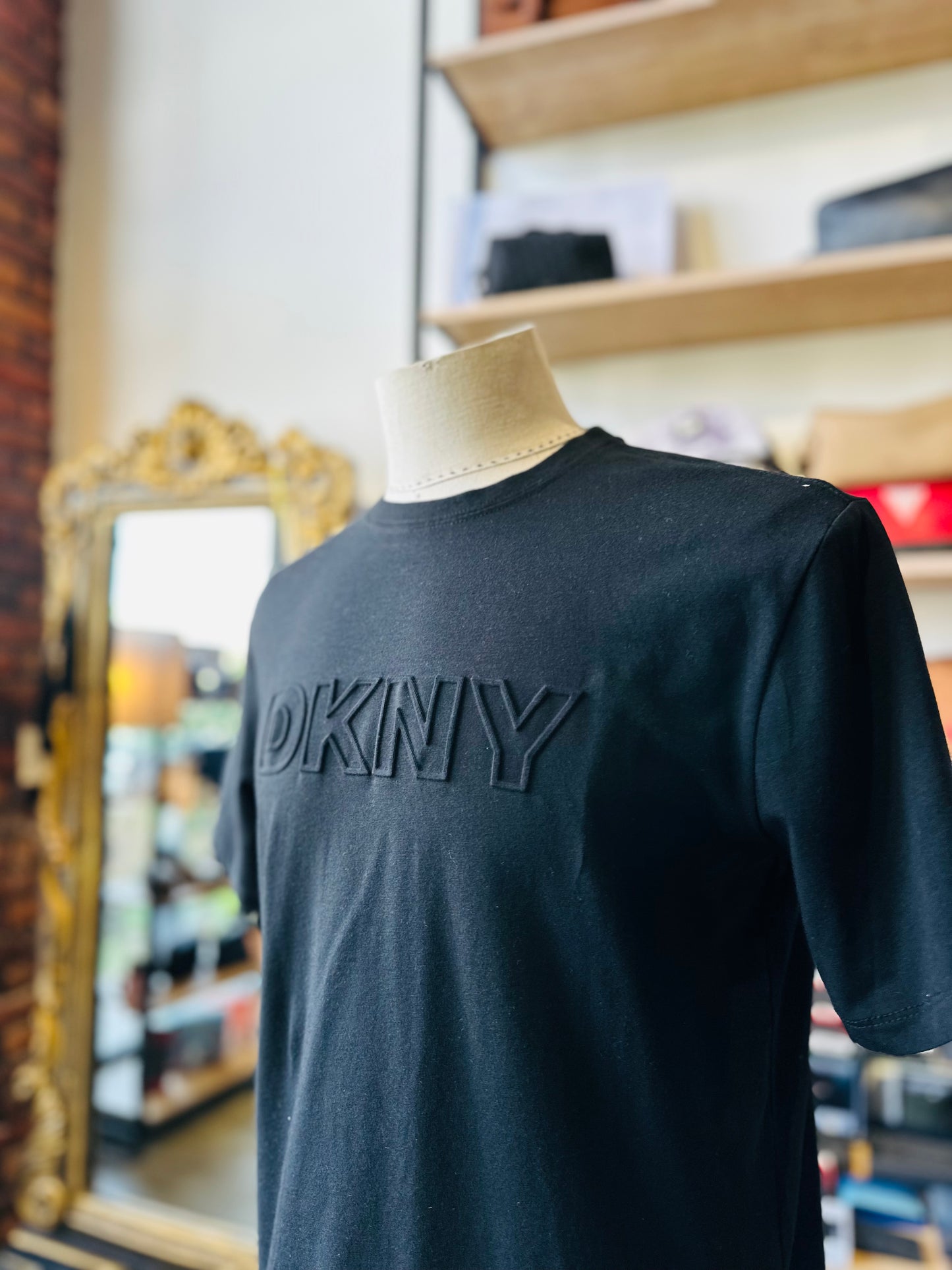 DKNY t-shirt size small