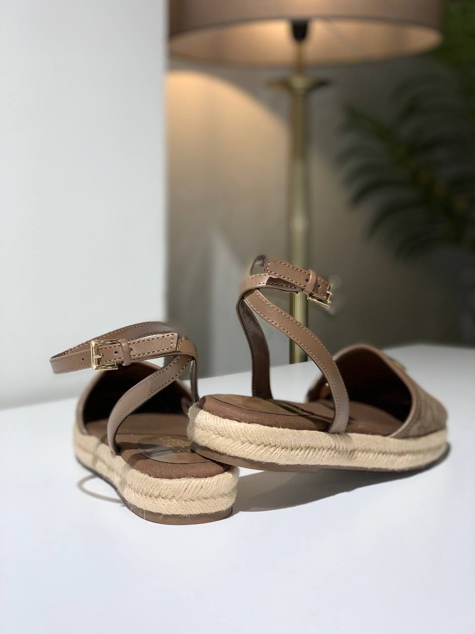 Guess sandal size 8