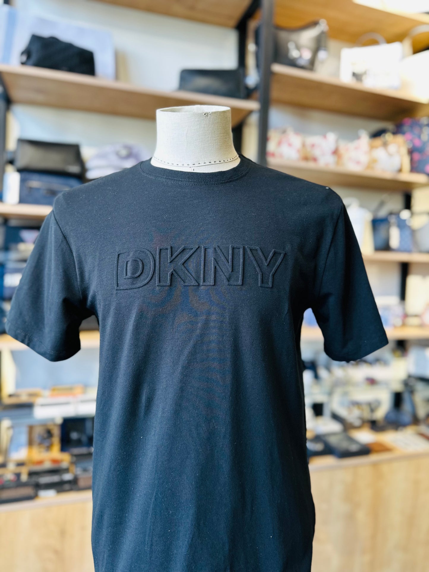 DKNY t-shirt size small