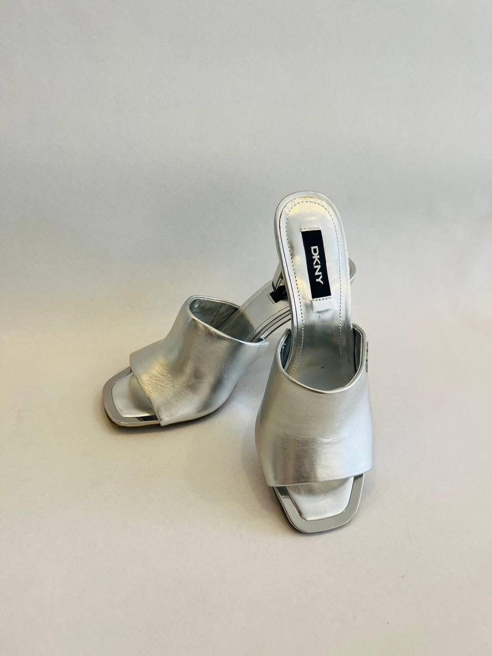 Dkny sandal size 37