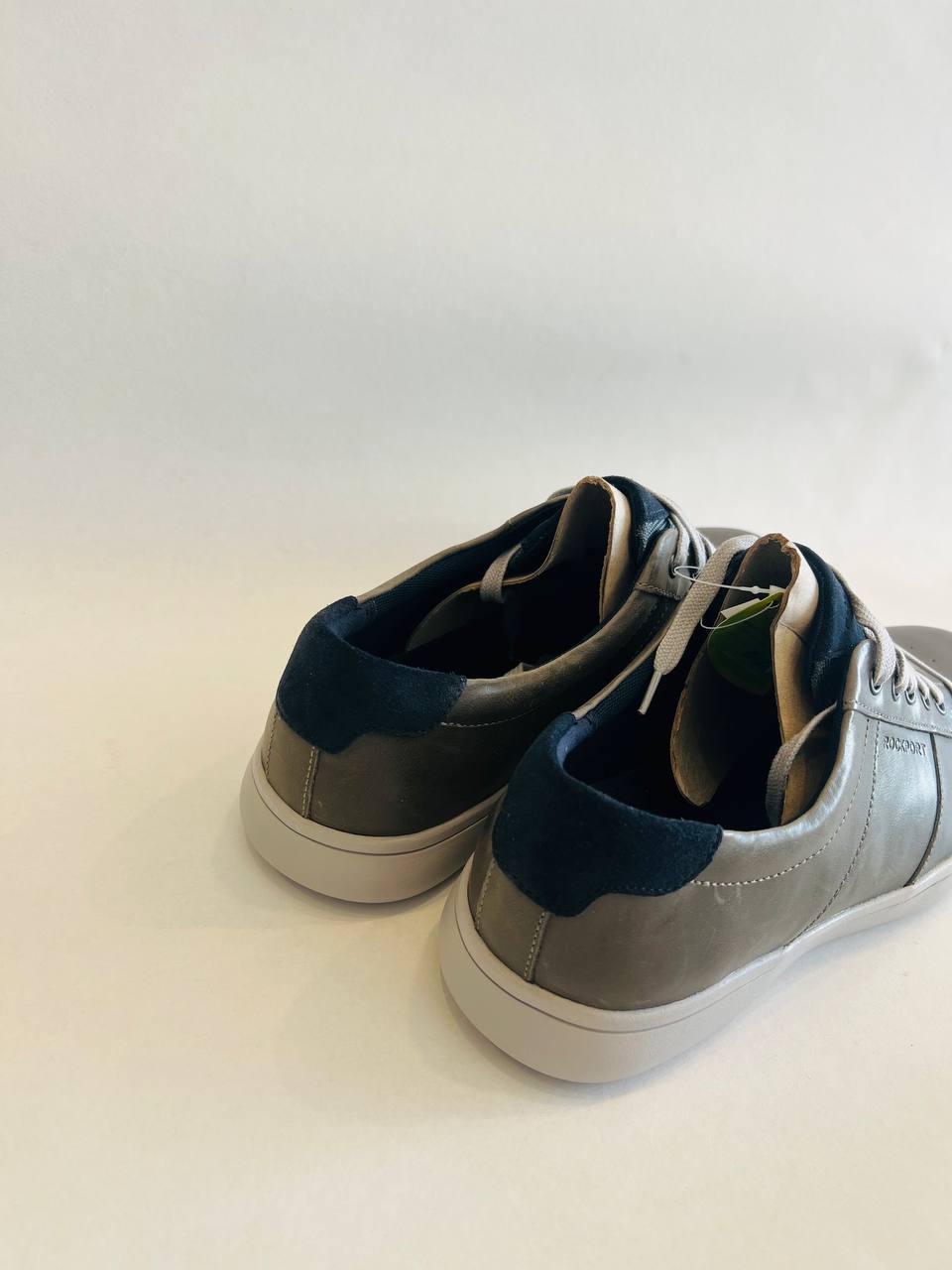 Rockport snackers size 11