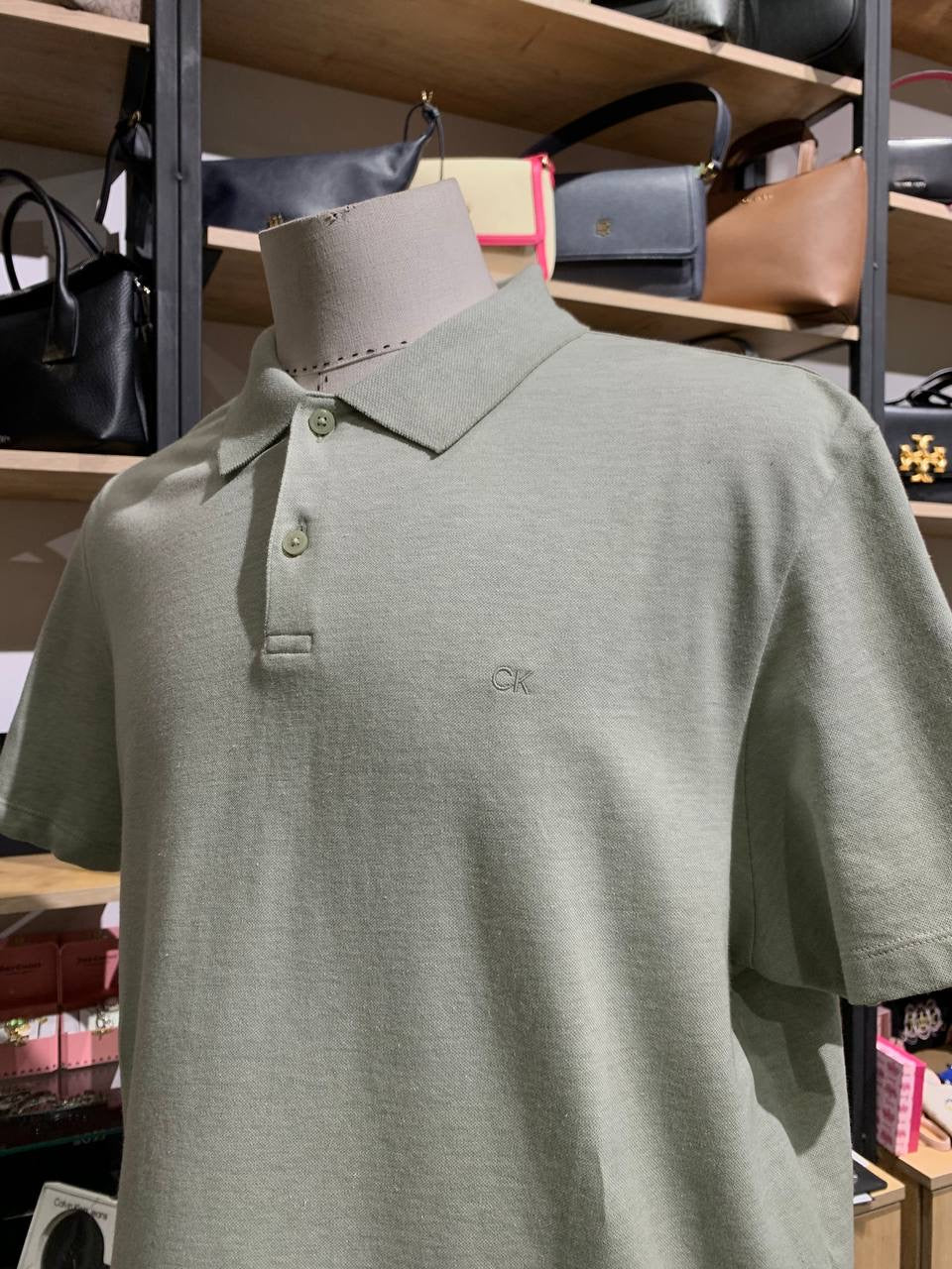 Calvin Klein t-shirt size Large