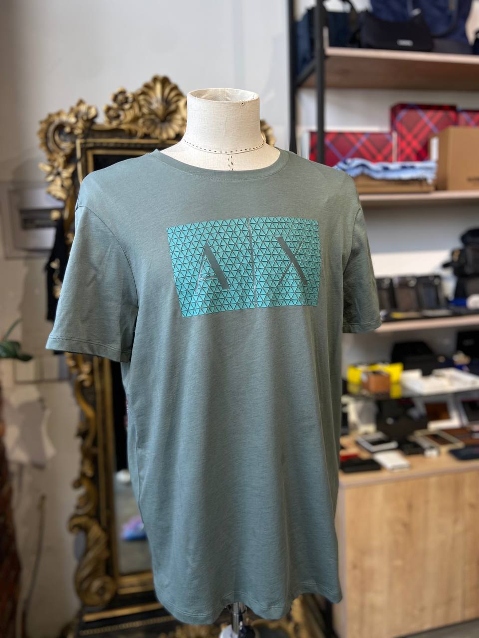 Armani Exchange shirt
Size: XL
1 3adad