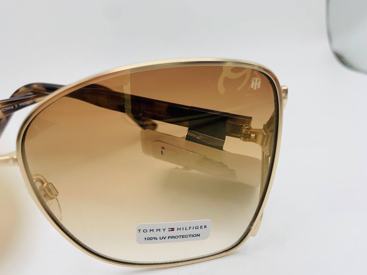 Tommy Hilfiger sunglass