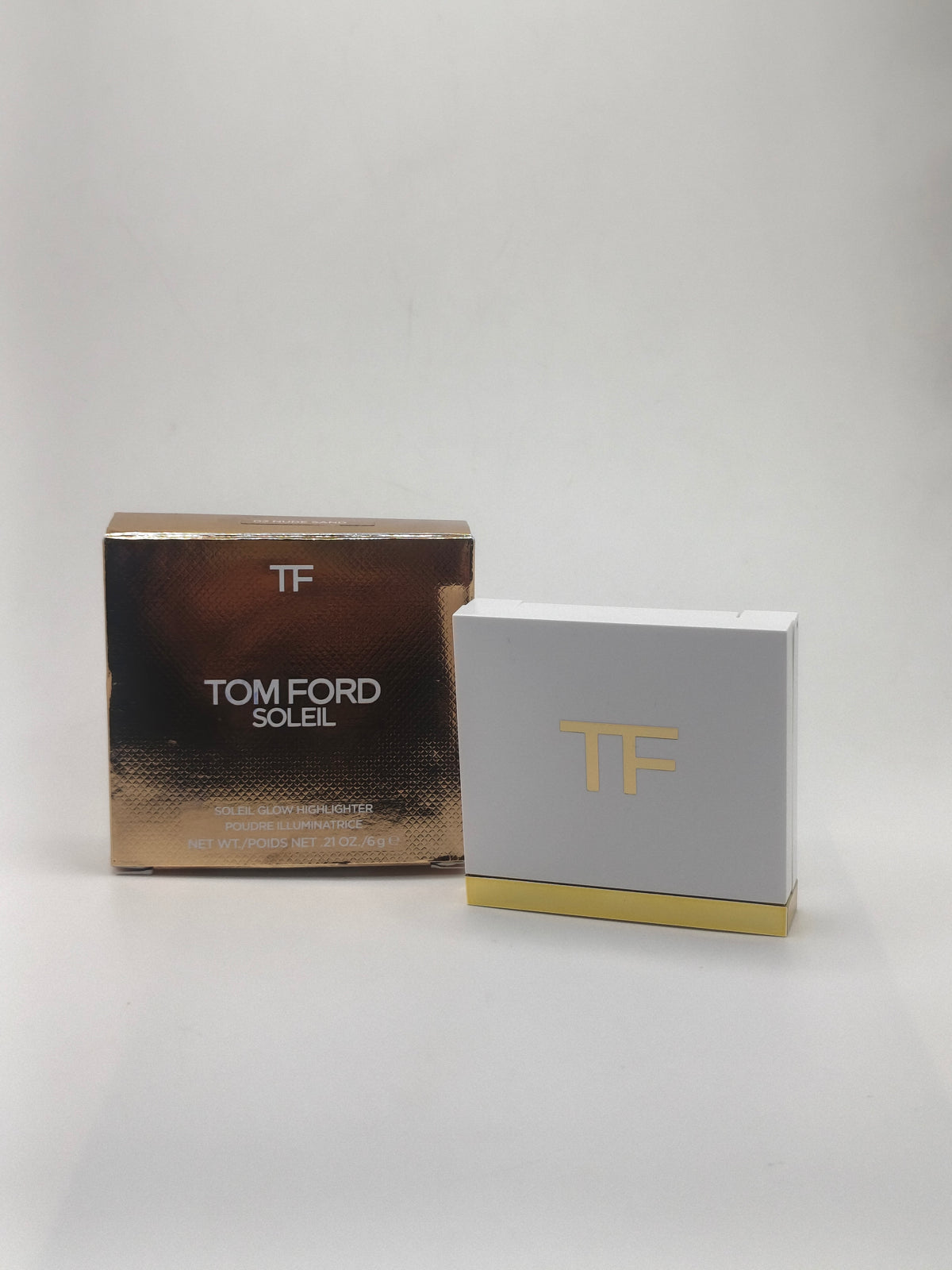 Tom Ford soleil glow highlighter
02 nude sand