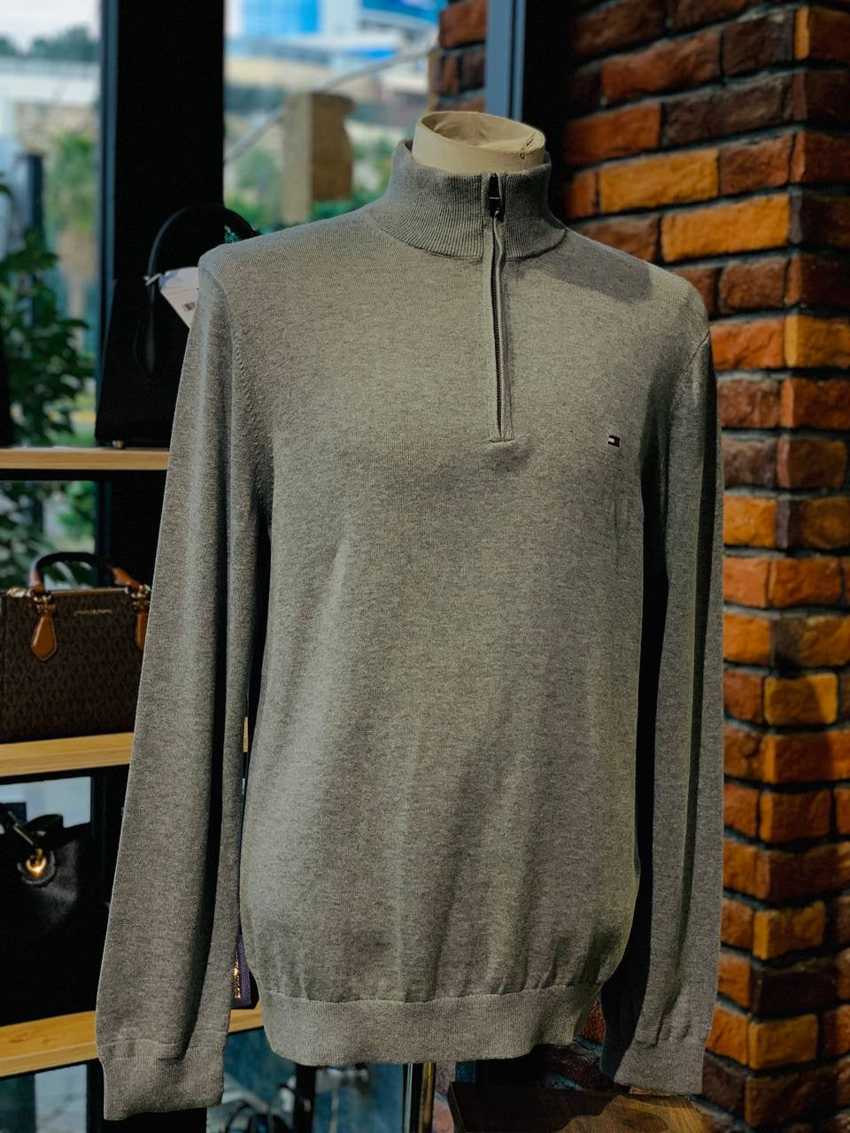 Tommy Hilfiger sweater size large