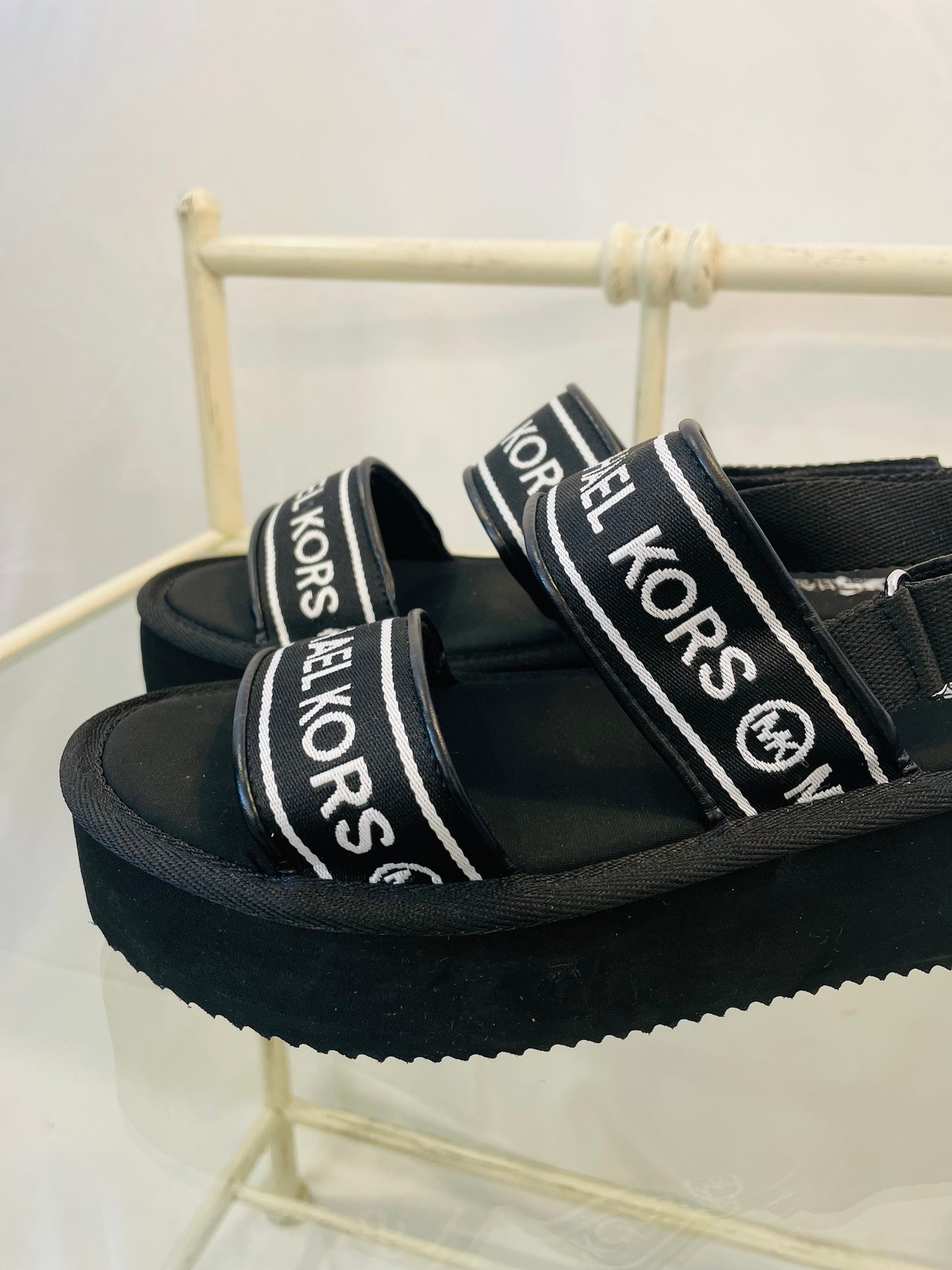 Michael kors sandal size 39