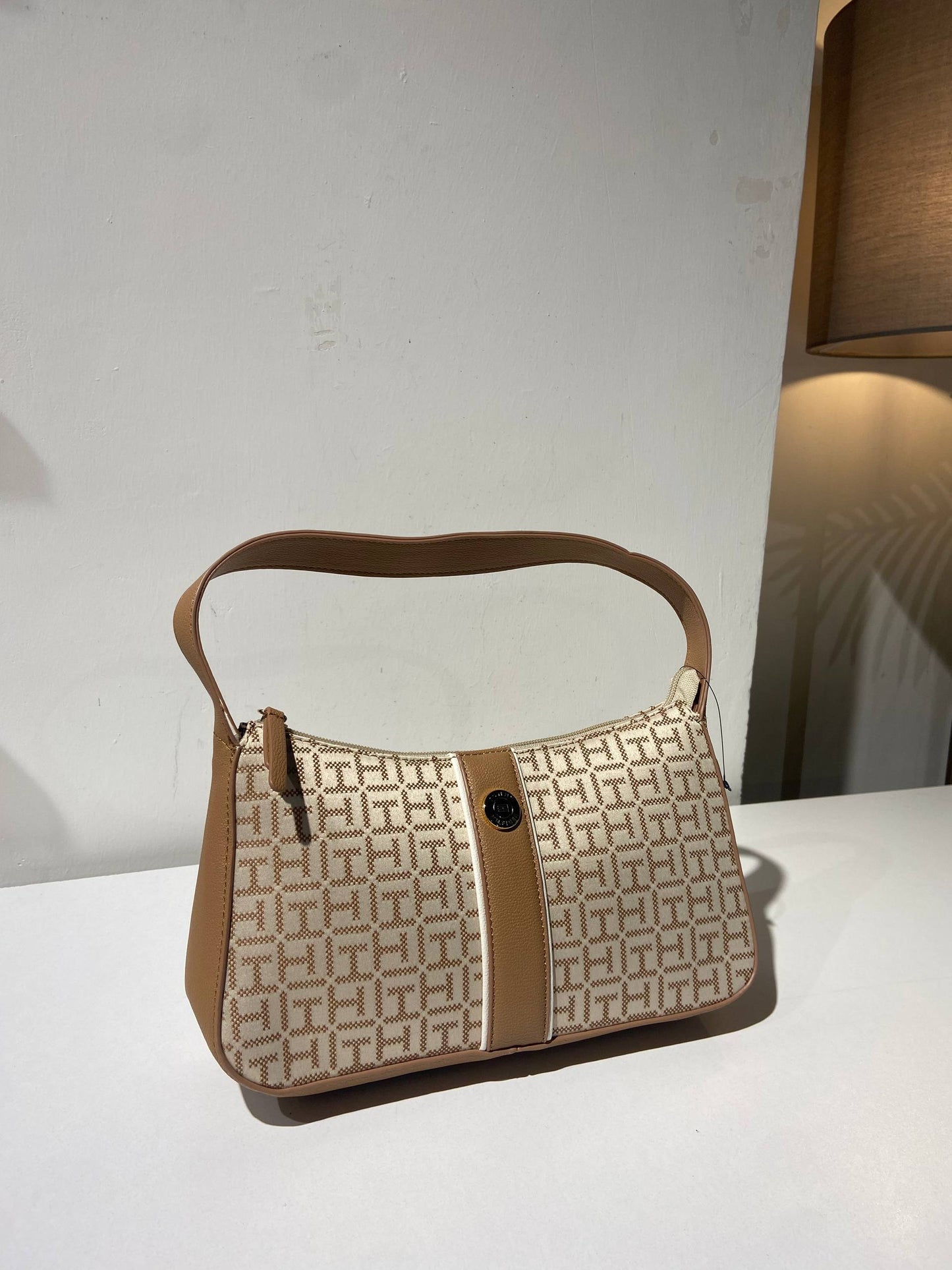 Tommy Hilfiger bag