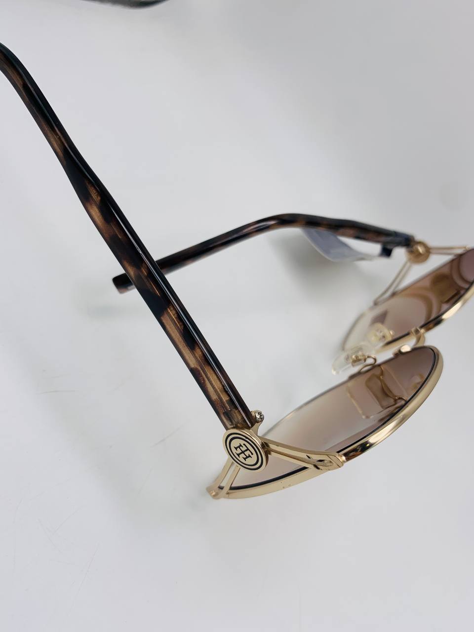 Tommy Hilfiger sunglass