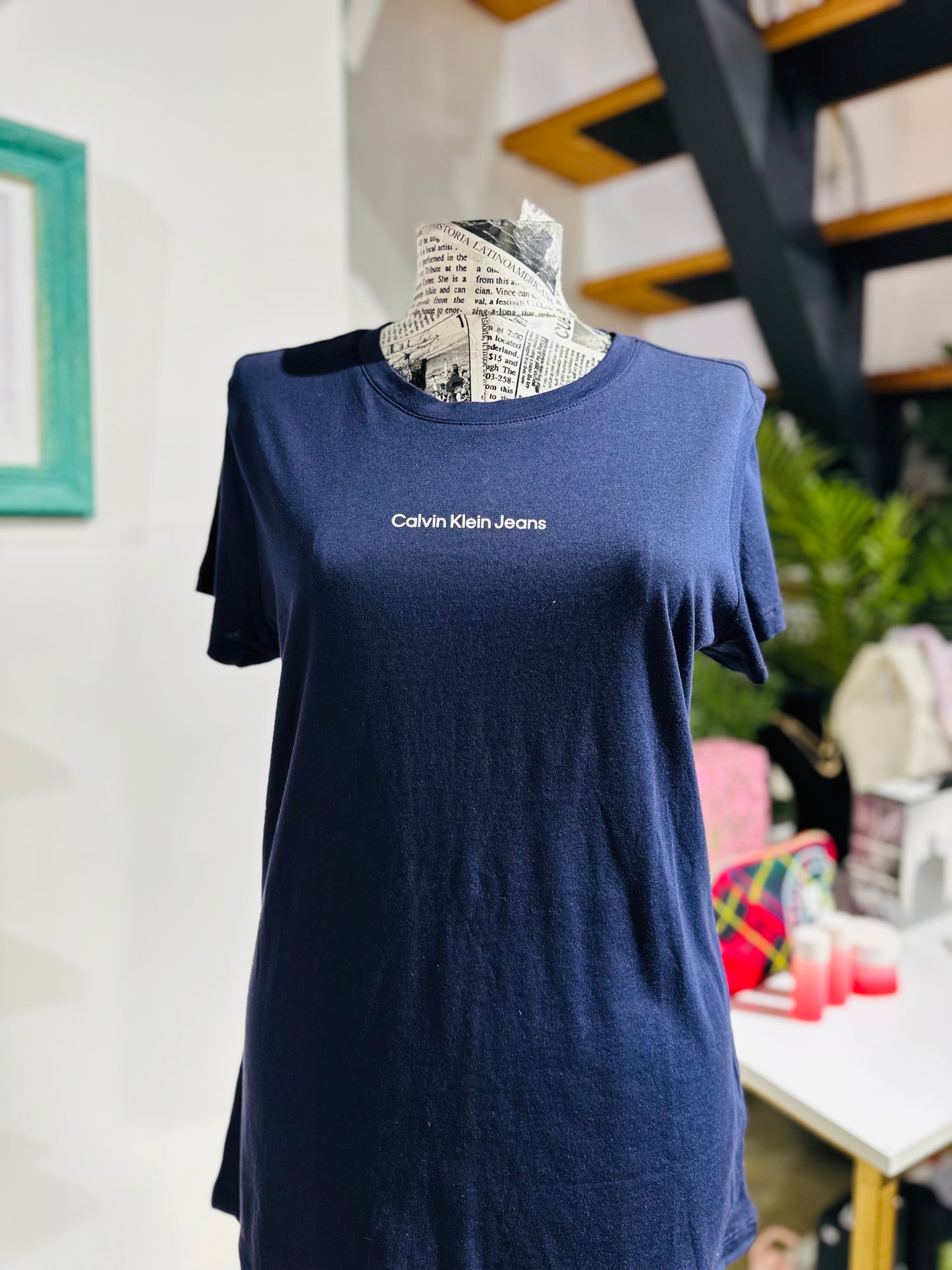 Calvin Klein t-shirt size large