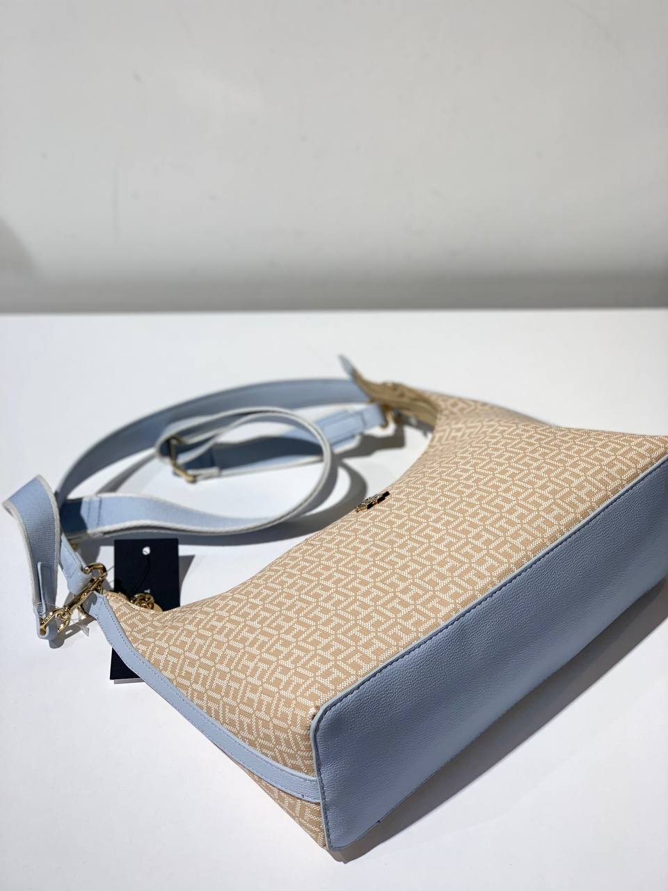 Tommy Hilfiger bag