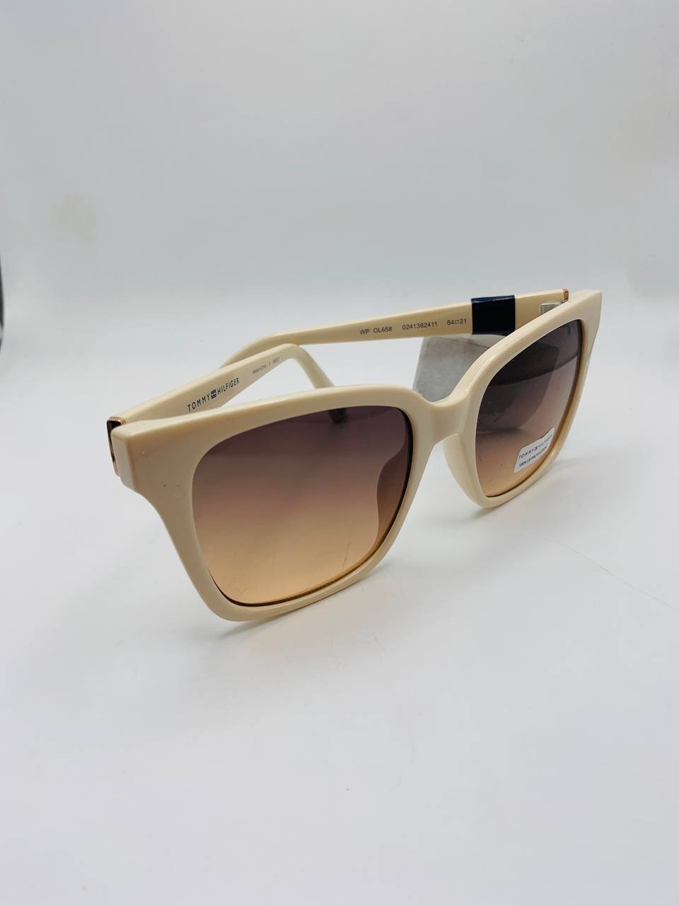 Tommy Hilfiger sunglass