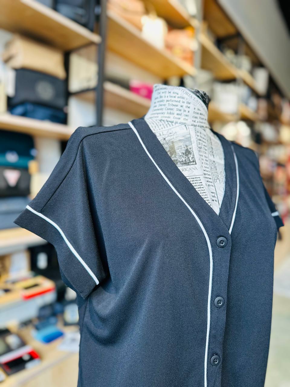 Adrianna papell blouse size medium