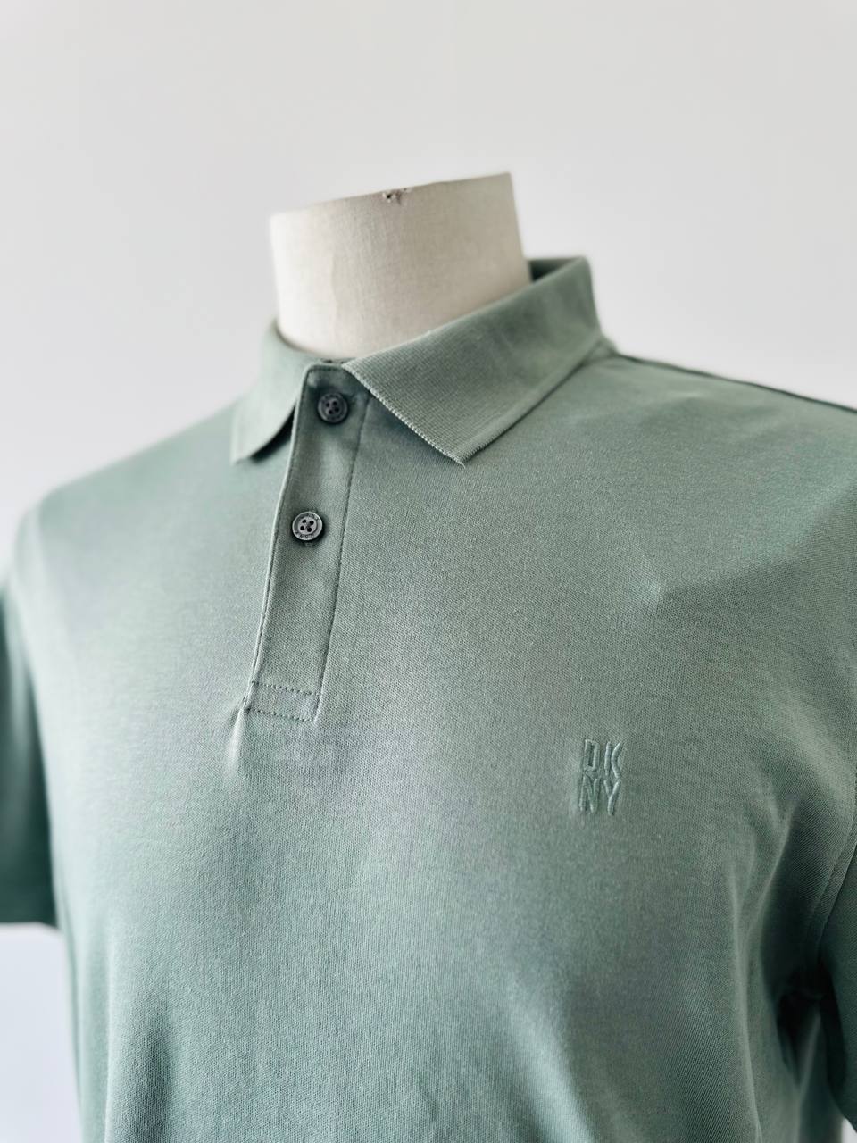 Dkny shirt size medium