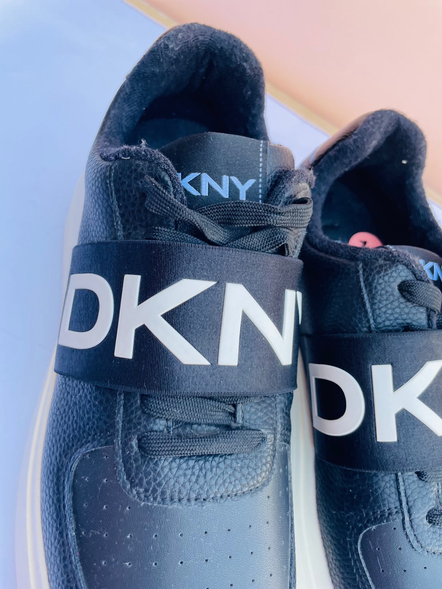 Dkny. Sneakers