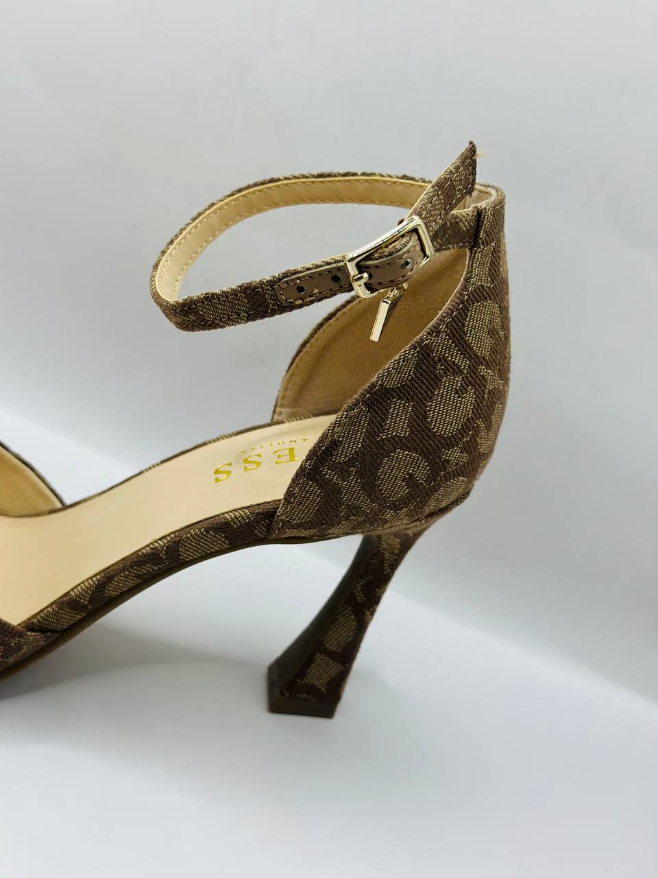 Guess shoes size 37