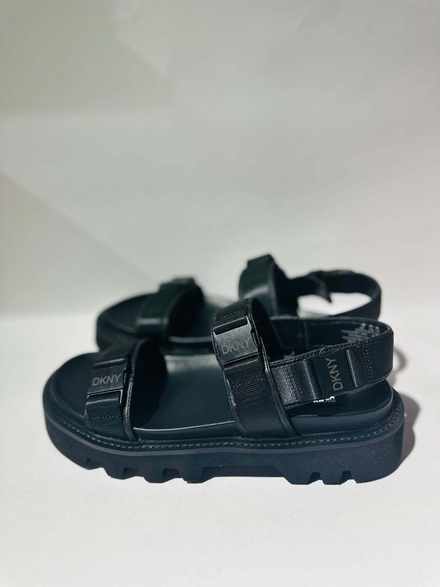 DKNY sandal size 41