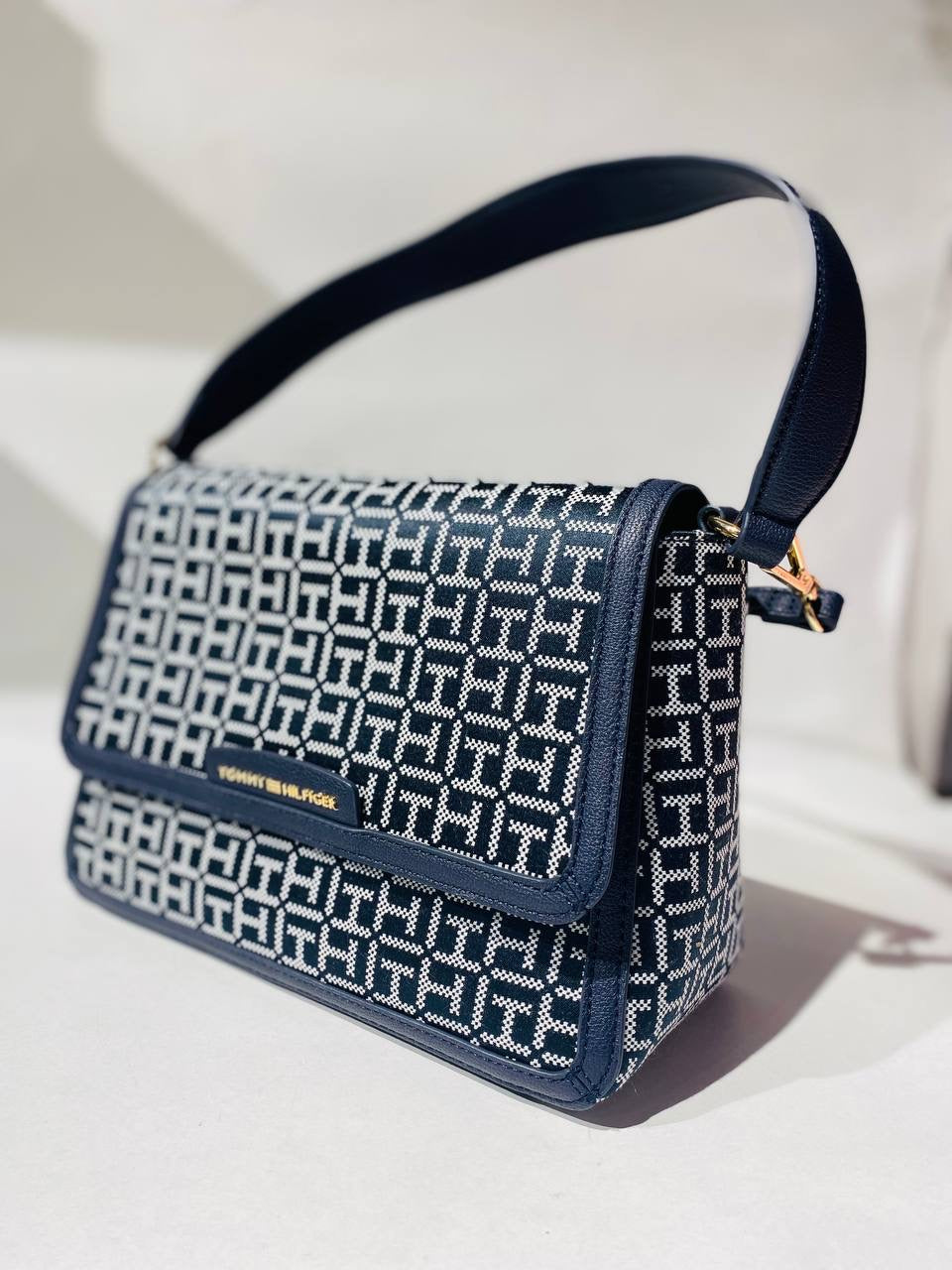 Tommy Hilfiger bag