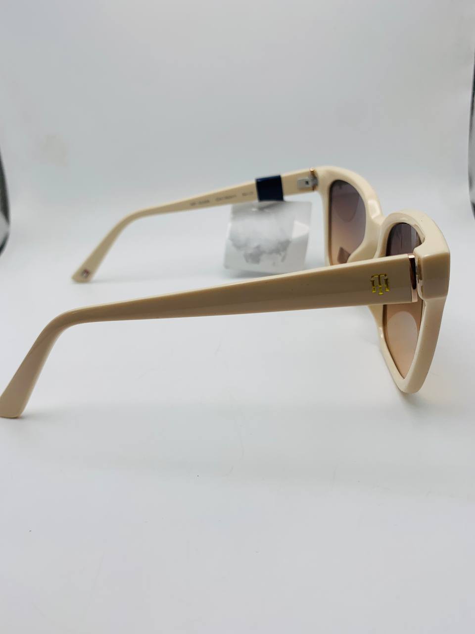 Tommy Hilfiger sunglass