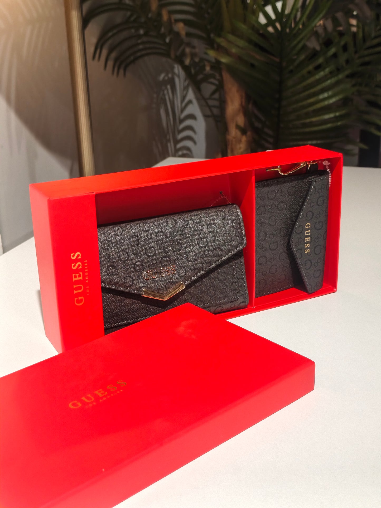Guess wallet & key chain set